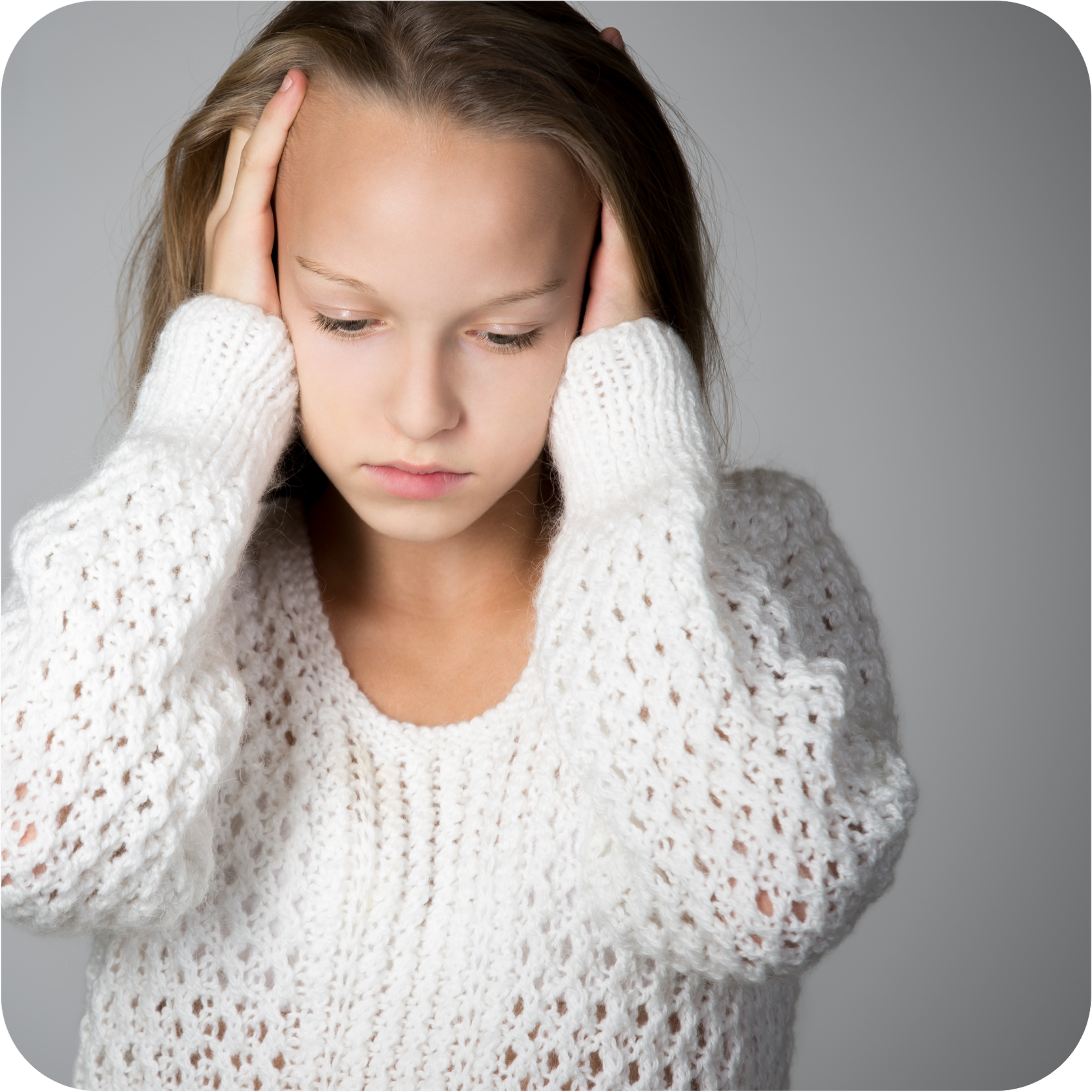 rapariga triste e com medo