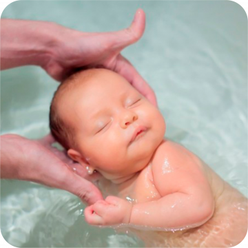 bebe no banho